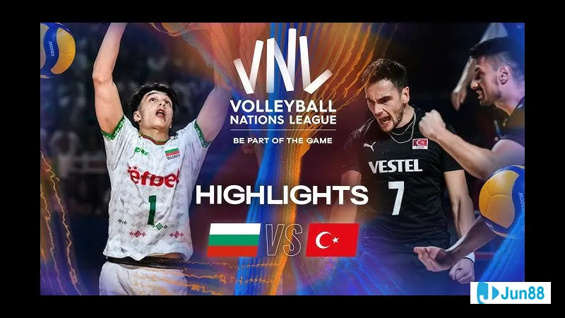 Cầu thủ Bulgaria đang tạo ra cơ hội ghi bàn trước Thổ Nhĩ Kỳ