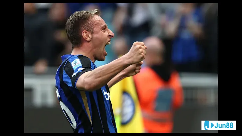 Cầu thủ của Inter đang nỗ lực chống lại sự áp đảo từ Cremonese trong trận đấu Cầu thủ của Inter đang nỗ lực chống lại sự áp đảo từ Cremonese trong trận đấu