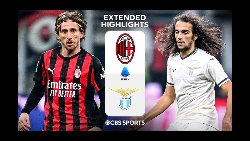 Cầu thủ Lazio với sự quyết tâm chống lại cầu thủ AC Milan trong trận đấu bóng đá Cầu thủ Lazio với sự quyết tâm chống lại cầu thủ AC Milan trong trận đấu bóng đá