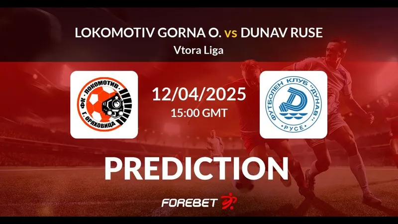 Cầu thủ của Lok Gorna và Dunav Ruse giao tranh trên sân cỏ