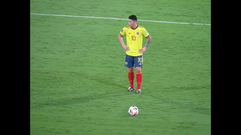 Cầu thủ Cucuta tấn công mạnh mẽ trước phòng ngự của Ind Medellin Cầu thủ Cucuta tấn công mạnh mẽ trước phòng ngự của Ind Medellin