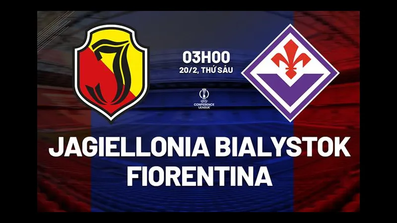 Cầu thủ Jagiellonia và Fiorentina đang tranh chấp quả bóng trên sân cỏ