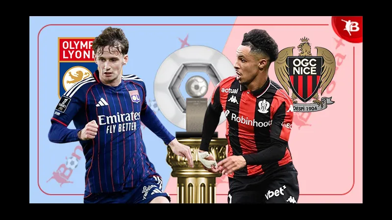 Cầu thủ Lyon và Nice cùng tranh chấp bóng trước khung thành Cầu thủ Lyon và Nice cùng tranh chấp bóng trước khung thành