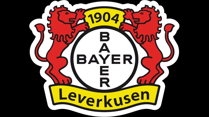 Cầu thủ Olympiakos và Bayer Leverkusen đang tranh chấp quả bóng - Phong độ gần Cầu thủ Olympiakos và Bayer Leverkusen đang tranh chấp quả bóng - Phong độ gần