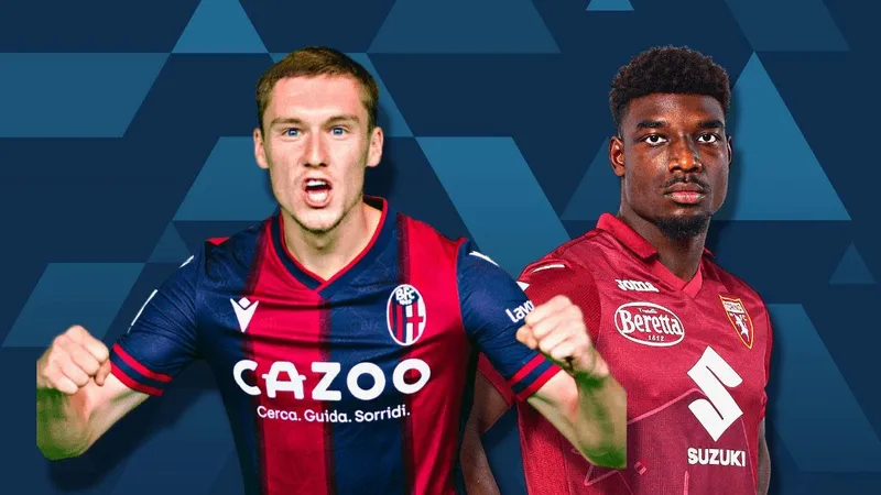 Cầu thủ Torino và Bologna tranh chấp quả bóng trên sân Cầu thủ Torino và Bologna tranh chấp quả bóng trên sân